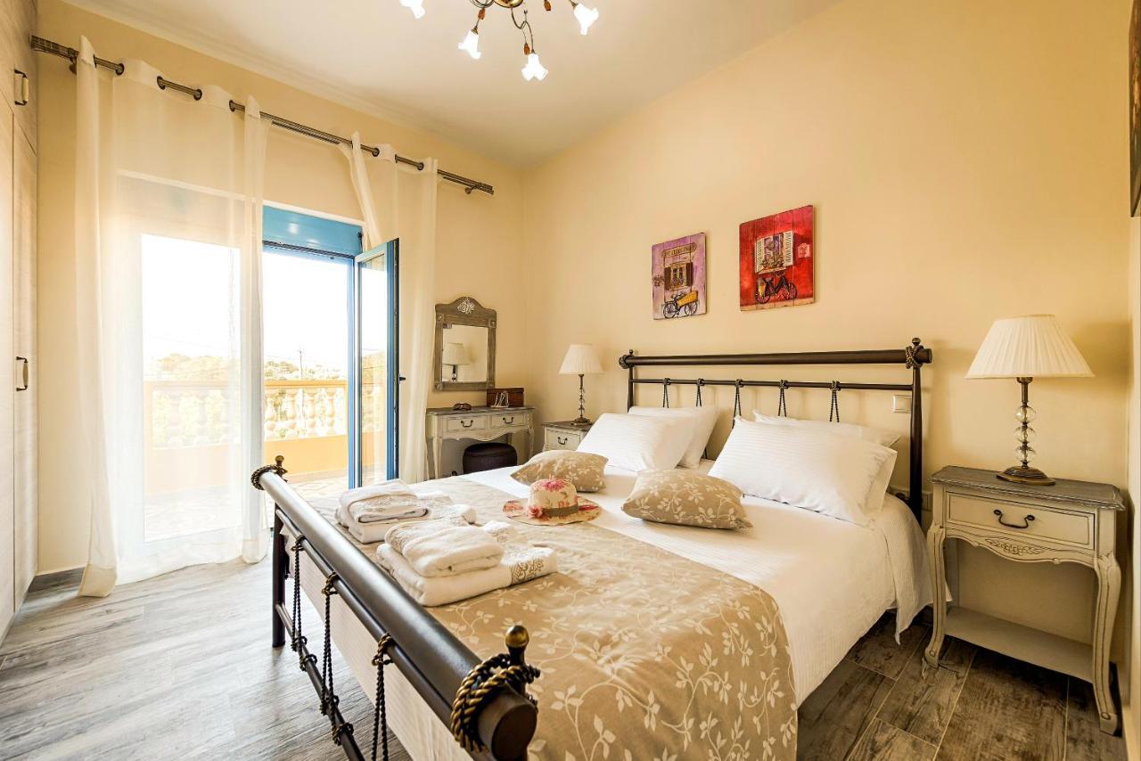 Luxury Retro Villa *