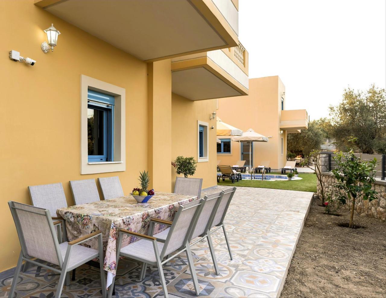 Luxury Retro Villa *