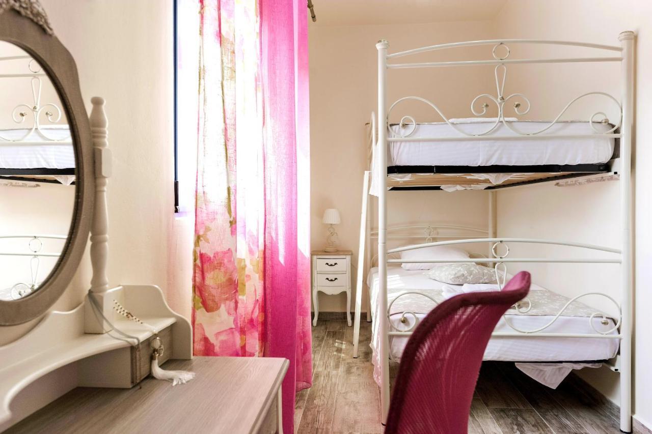 Luxury Retro Villa *
