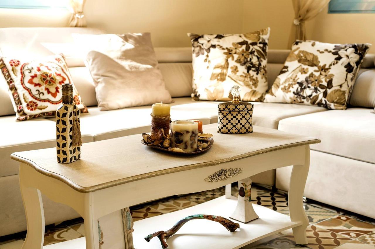 Luxury Retro Villa *